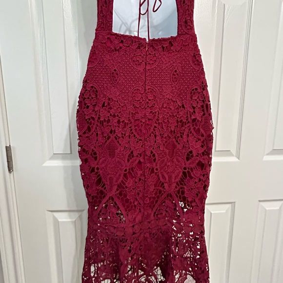TWO SISTERS Red Elegant, High Neck Sleeveless Lace Dress ￼ - Picture 5 of 11